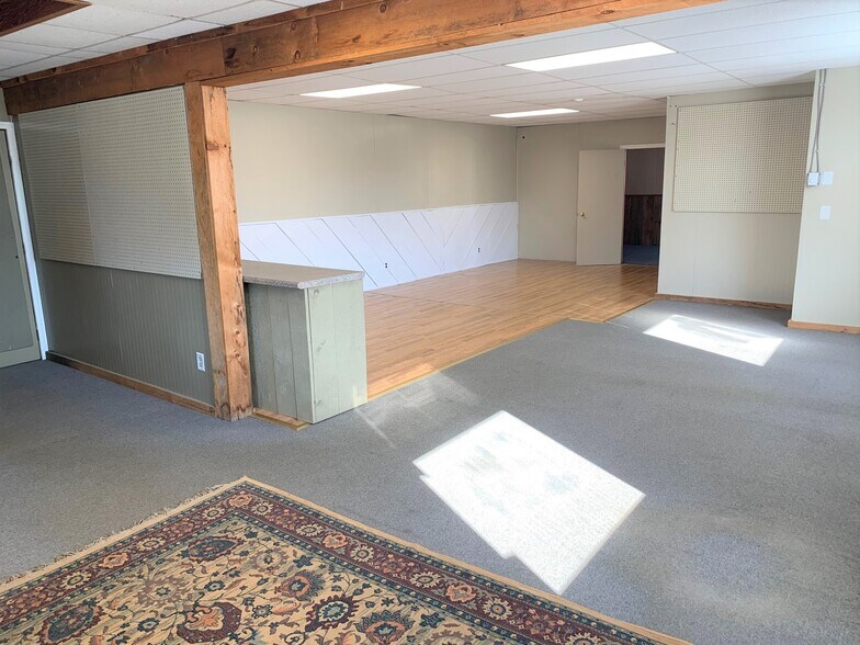 More Photos Of 1049 Tiogue Ave, Coventry Showroom For Lease