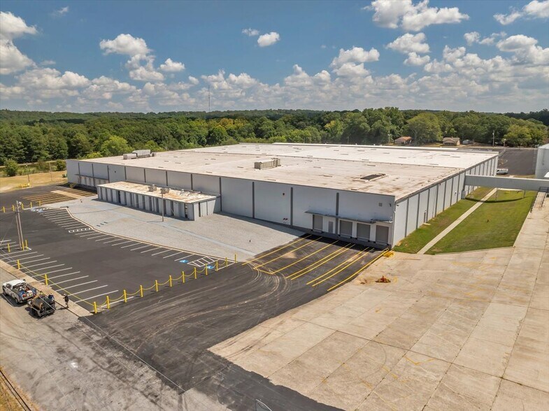 More Photos Of 206 Mathews St, Barnesville Distribution For Sale
