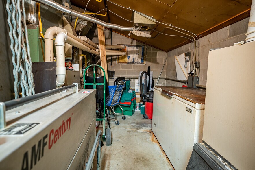 More Photos Of 675 Grant St, Winneconne Bowling Alley For Sale