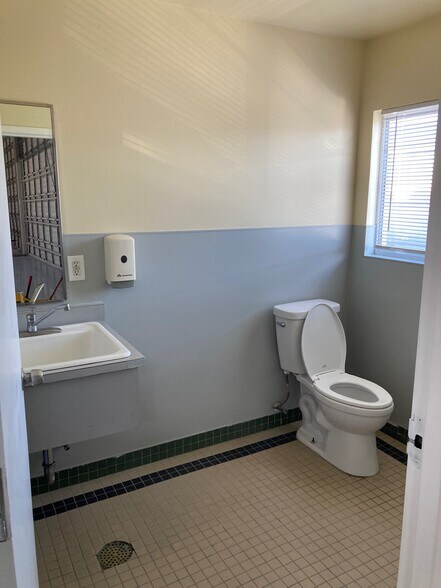 More Photos Of 2196 American Ave, Hayward Warehouse For Lease