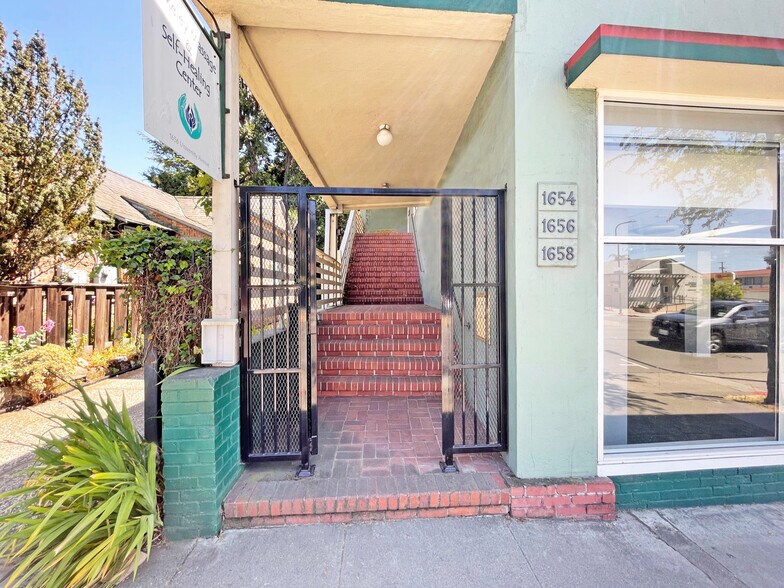 More Photos Of 1658 University Ave, Berkeley Storefront Retail Office For Lease