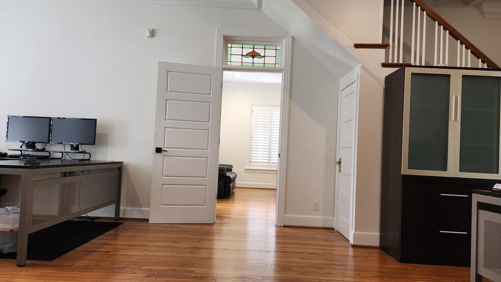 More Photos Of 5702 4th St, Katy Office For Lease