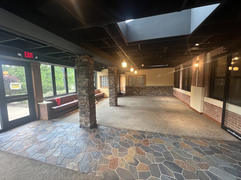 More Photos Of 215 Don Knotts Blvd, Morgantown Office For Lease