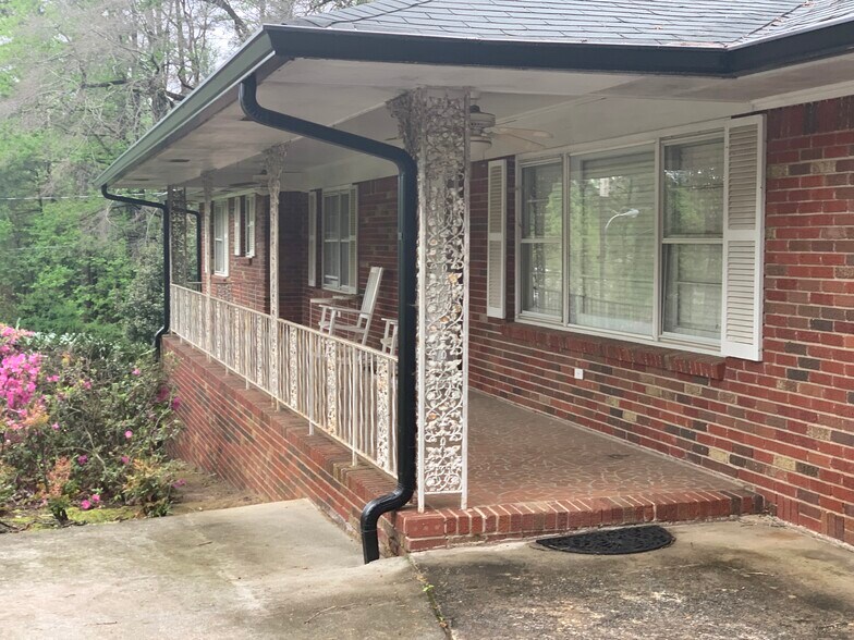 More Photos Of 2228 Scenic Dr, Snellville Office Residential For Sale