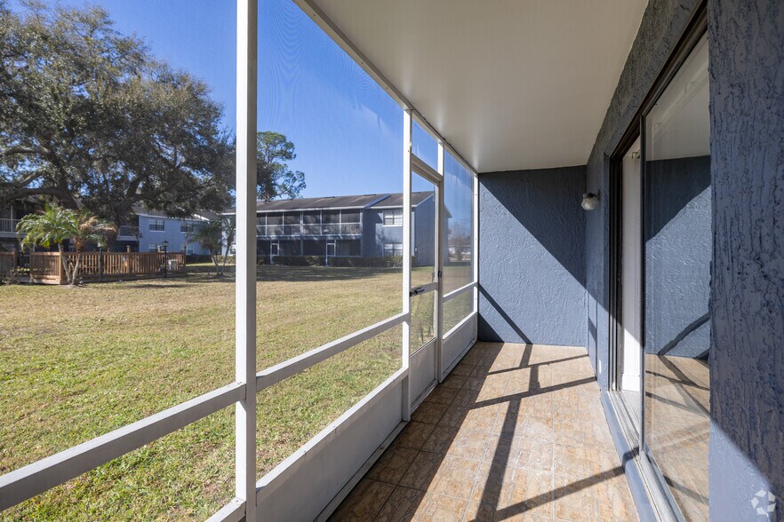 More Photos Of 180 Royal Palm Dr, Kissimmee Apartments For Sale