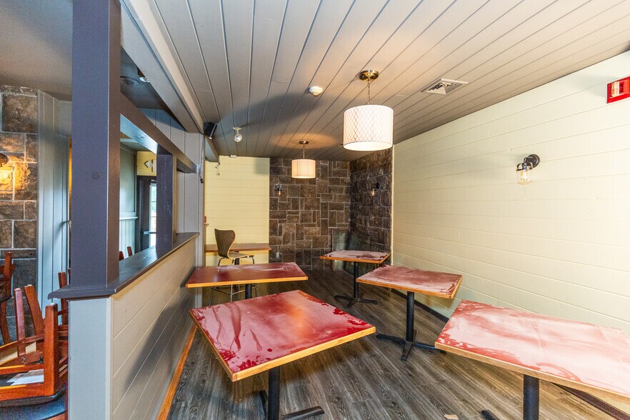 More Photos Of 332 Farnum Pike, Smithfield Restaurant For Sale