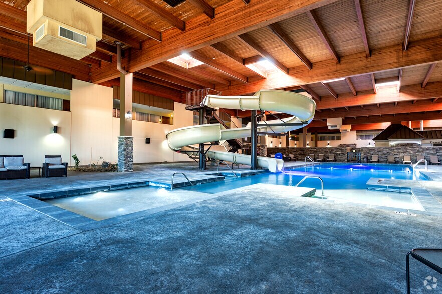 More Photos Of 201 Sugarloaf Rd, Hendersonville Hotel For Sale