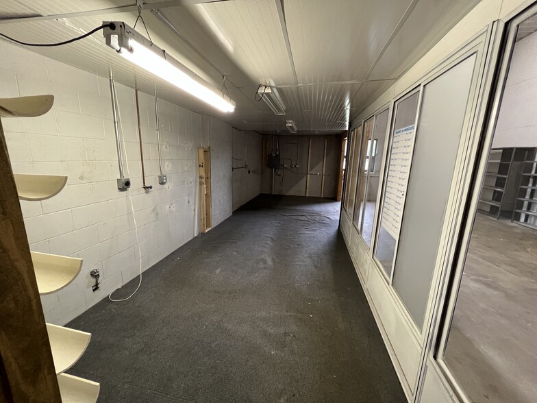 More Photos Of 2879-2893 Sanford Ave SW, Grandville Warehouse For Lease