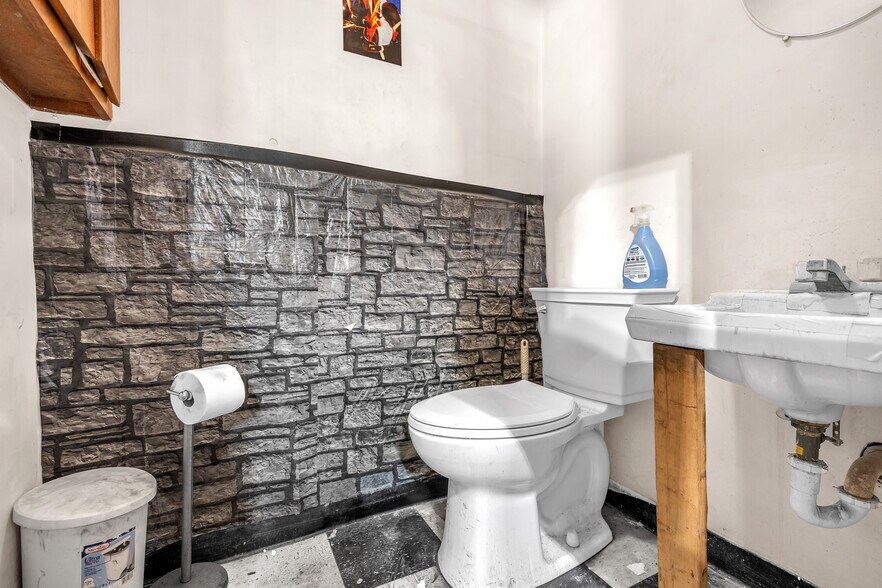 More Photos Of 26 E 34th Pl, Steger Auto Repair For Lease