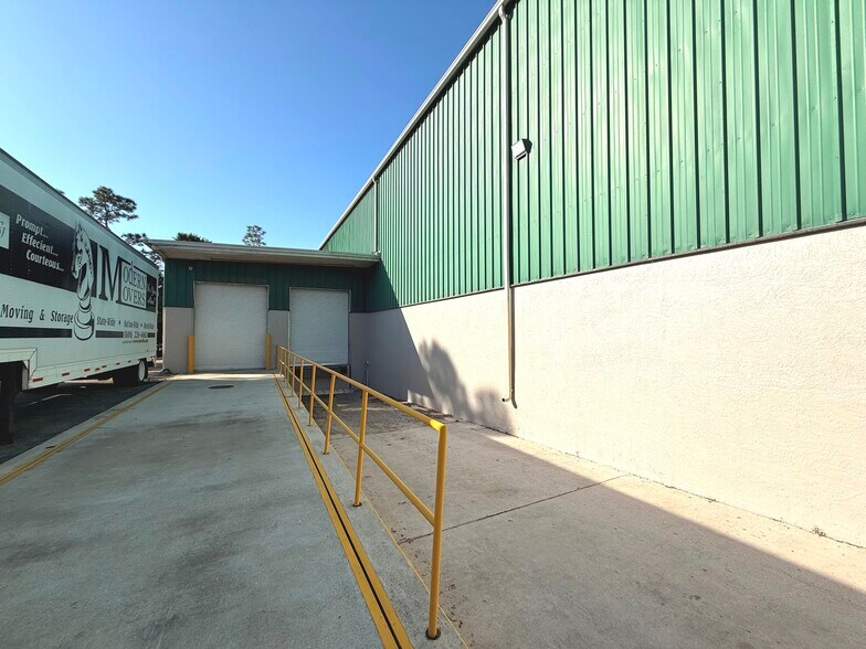 More Photos Of 5607 8th St W, Lehigh Acres Warehouse For Lease