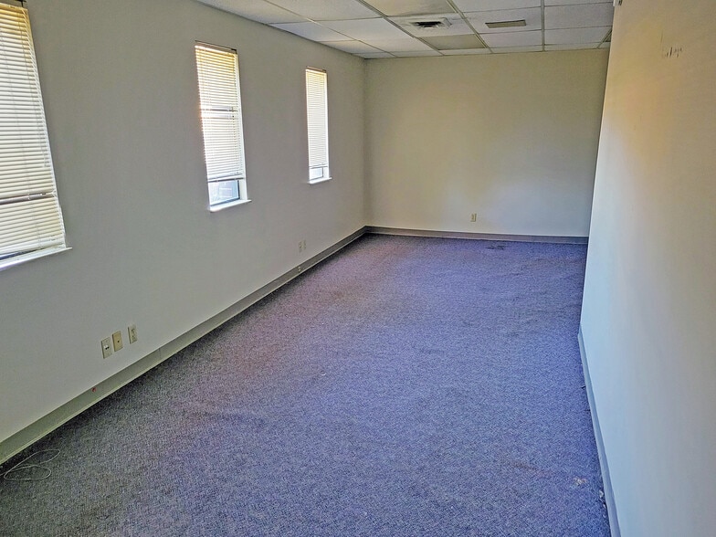 More Photos Of 4041 Mississippi Ave, Cahokia Loft Creative Space For Sale