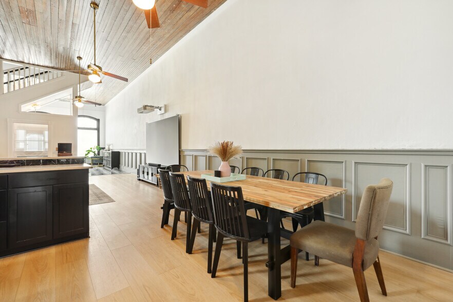 More Photos Of 4 Depot st, Elgin Hotel For Sale
