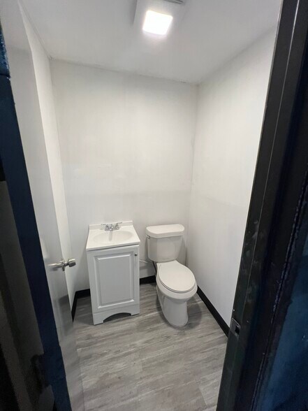 More Photos Of 902-924 S Peak St, Dallas Flex For Sale