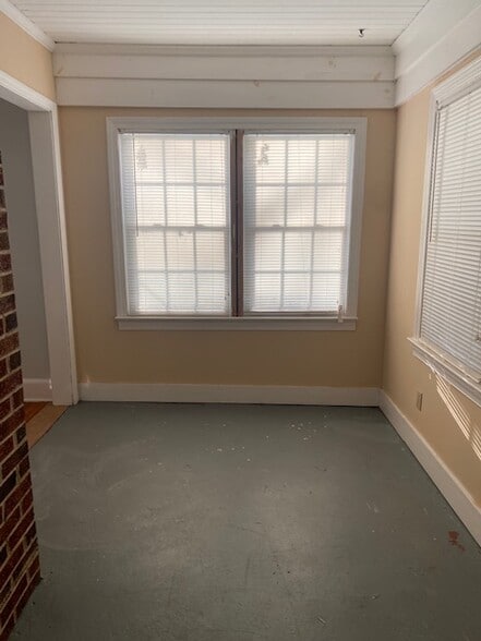 More Photos Of 5560 Jonesboro Rd, Lake City Office For Sale