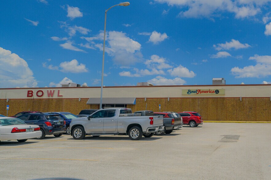 More Photos Of 291-311 Blanding Blvd, Orange Park General Retail For Lease