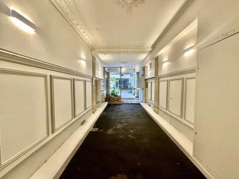 More Photos Of 50 Rue De Miromesnil, Paris Office For Sale