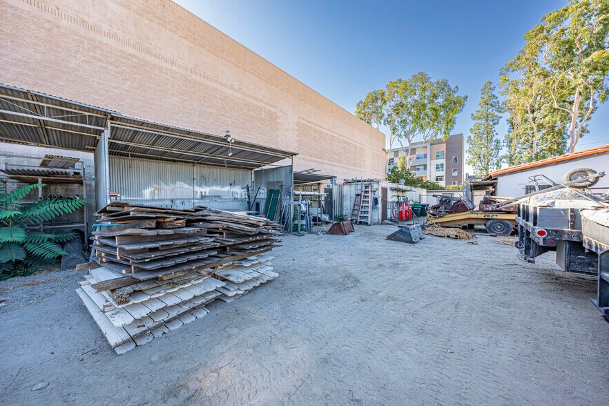 More Photos Of 8464 Garvey Ave, Rosemead Contractor Storage Yard For Sale