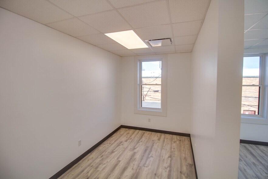 More Photos Of 107 N State St, Jerseyville Office For Lease