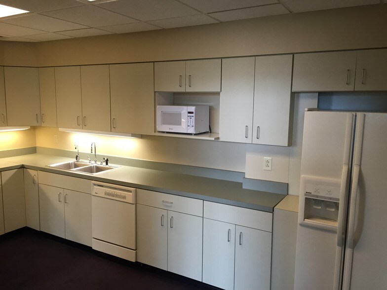 More Photos Of 415 Columbia St, Lafayette Office For Sale