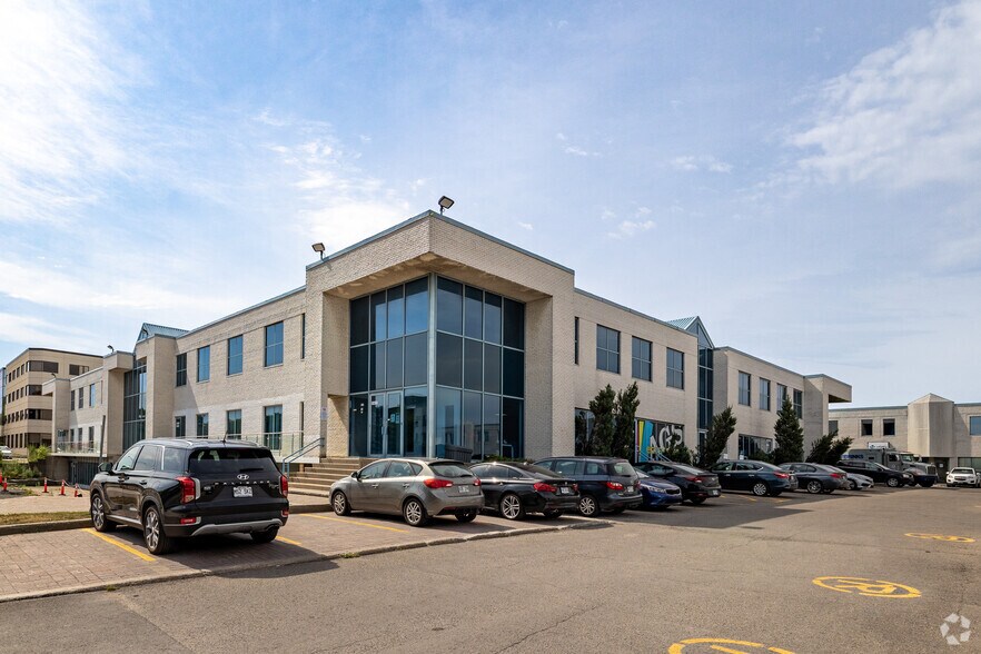 More Photos Of 8552-8678 Boul Pie-IX, Montréal Warehouse For Lease