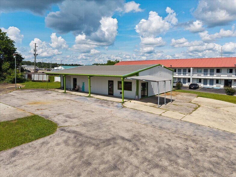 More Photos Of 2441 Moody Pky, Moody Freestanding For Sale