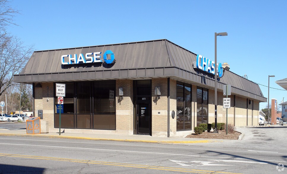 Primary Photo Of 706 Broad Ripple Ave, Indianapolis Bank For Sale