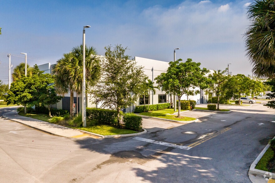 More Photos Of 3420 NW 27th Ave, Pompano Beach Unknown For Lease