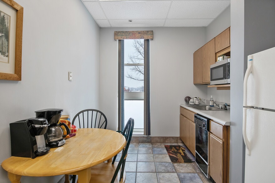More Photos Of 6709 Brooklawn Pky, Mattydale Flex For Sale