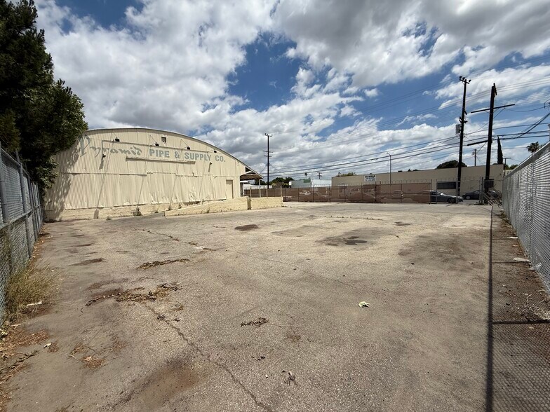 More Photos Of 7435 Deering Ave, Canoga Park Warehouse For Lease