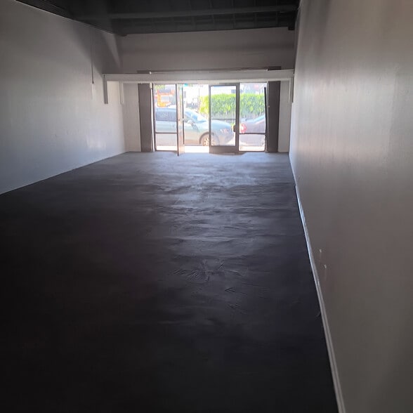 More Photos Of 1051 W Washington Blvd, Los Angeles Storefront For Lease