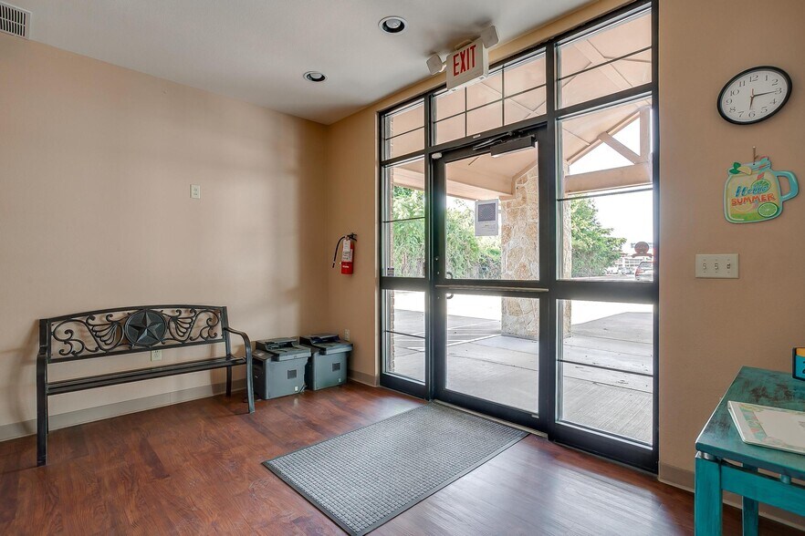 More Photos Of 905 Roberts Cut Off Rd, River Oaks Office For Sale