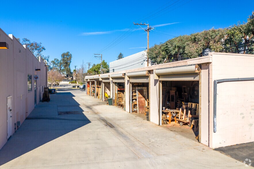 More Photos Of 810 Lawrence Dr, Thousand Oaks Research And Development For Lease