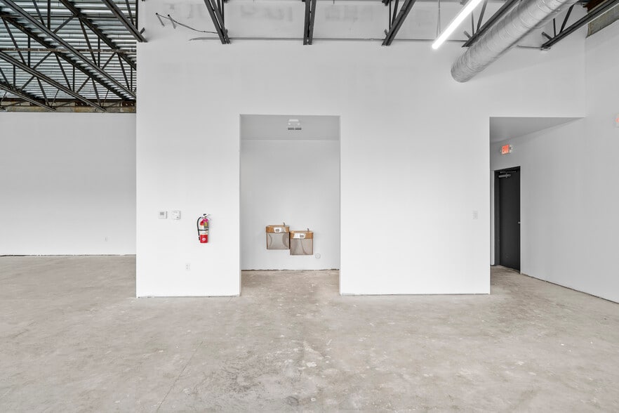 More Photos Of 2215 N Federal Hwy, Hollywood Restaurant For Lease