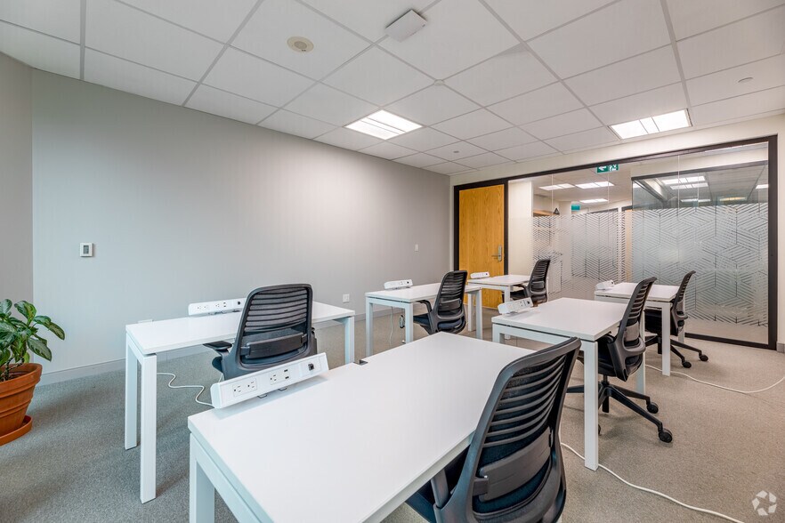 More Photos Of 200 Bay St, Toronto Coworking Space