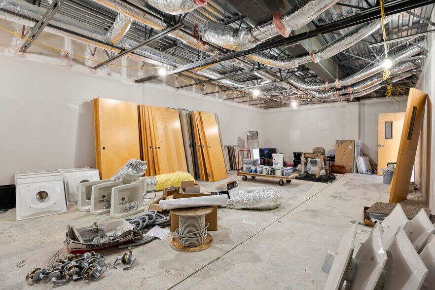 More Photos Of 930 Albany Shaker Rd, Latham Medical For Lease