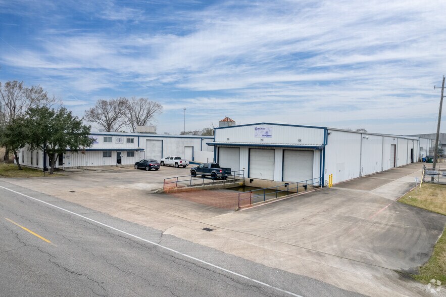 More Photos Of 8101 Fite Rd, Pearland Warehouse For Sale
