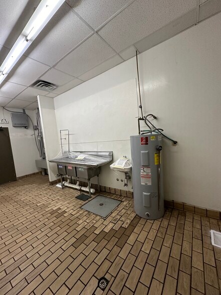 More Photos Of 5049-5057 Garrett Ave, Beltsville Freestanding For Lease