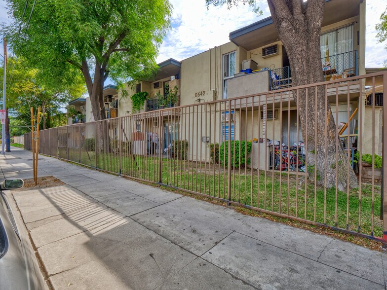 More Photos Of 8649 Sunland Blvd, Sun Valley Apartments For Sale