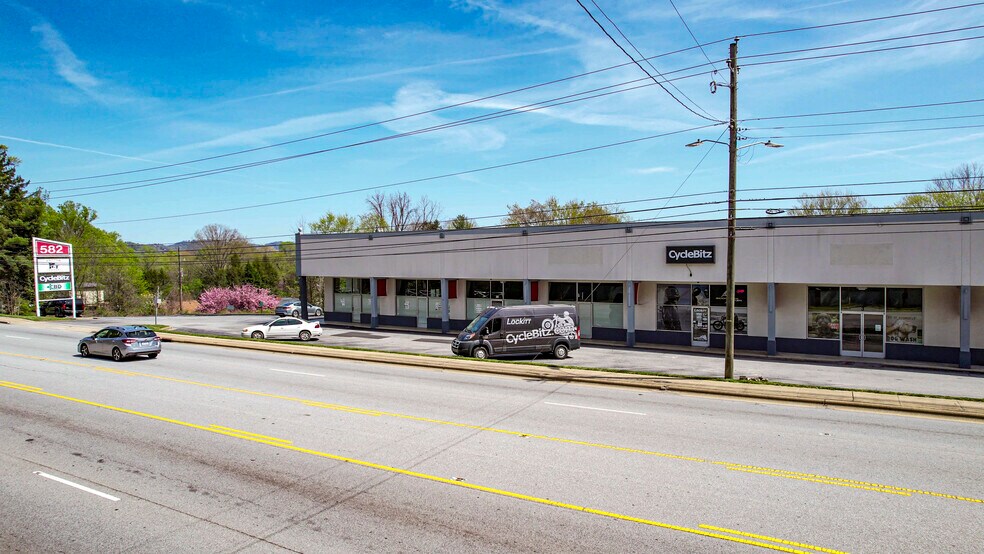 More Photos Of 582 Hendersonville Rd, Asheville General Retail For Lease