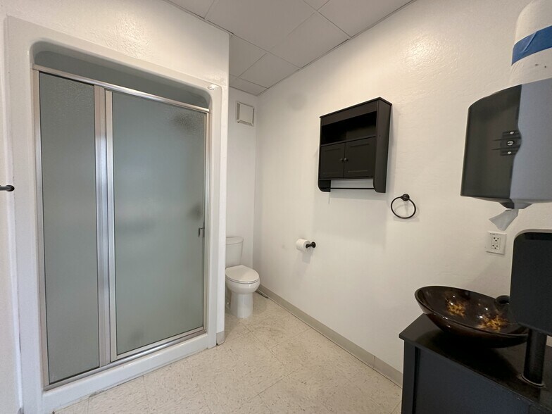 More Photos Of 3700 Industrial Loop, Show Low Manufacturing For Sale