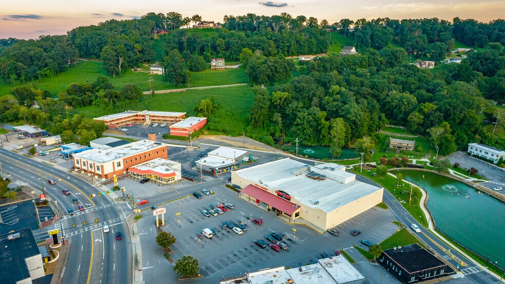 More Photos Of 319 Chickamauga Ave, Rossville Supermarket For Lease