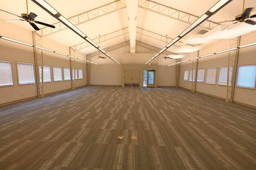 More Photos Of 116 Kestrel Dr, Spring Branch Loft Creative Space For Lease