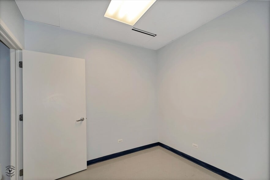 More Photos Of 912 Northwest Hwy, Fox River Grove Medical For Lease