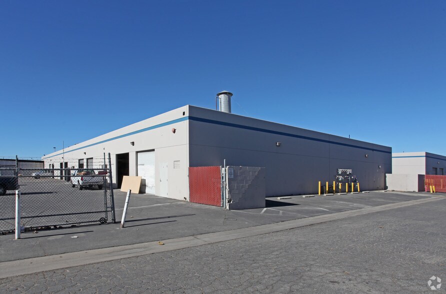 More Photos Of 12424-12430 Montague St, Pacoima Warehouse For Lease