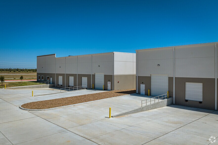 More Photos Of 2701 Twinwood Pky, Brookshire Distribution For Sale