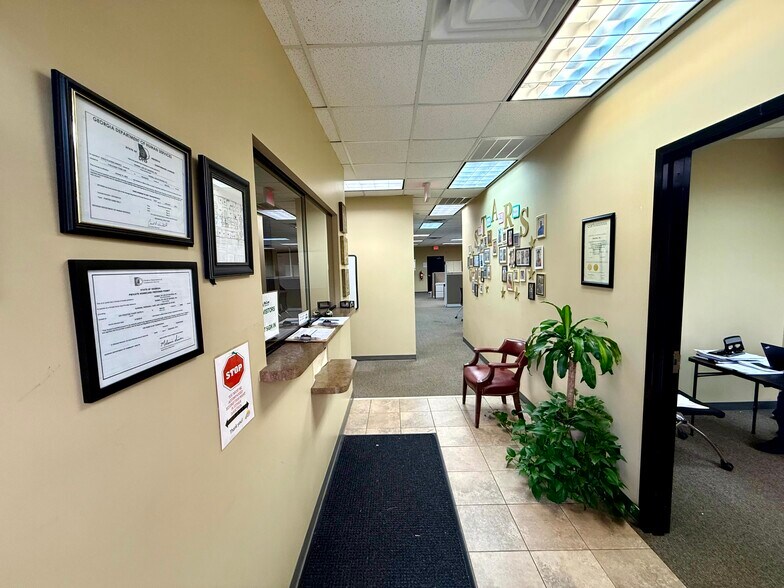 More Photos Of 105 Preston Ct, Macon-Bibb Office For Lease