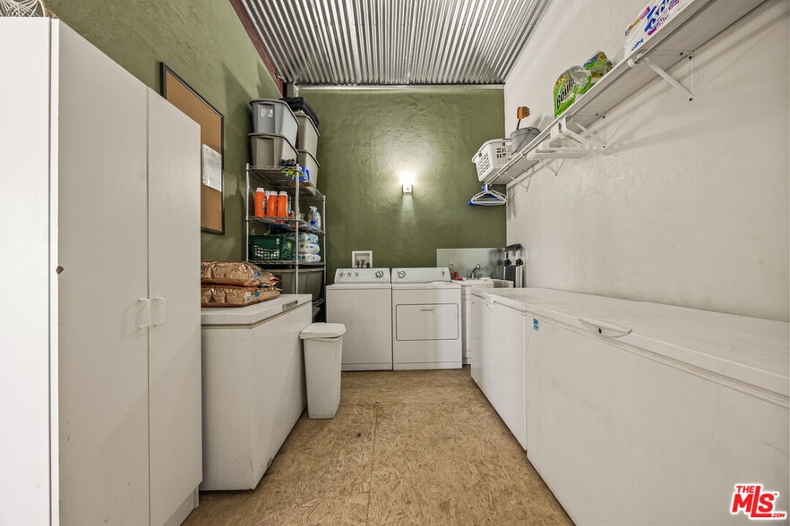 More Photos Of 9025 Camp Rock Rd, Lucerne Valley Veterinarian Kennel For Sale