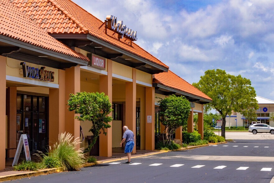 More Photos Of 4601 Tamiami Trl N, Naples Unknown For Lease