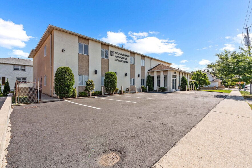 More Photos Of 1099 Targee St, Staten Island Medical For Sale