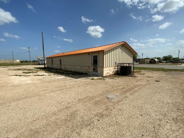 More Photos Of 8400 N State Highway 16, Poteet Office For Lease